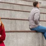 Est-ce qu'une fille t'aime si elle t'évite ? Voici la Vérité